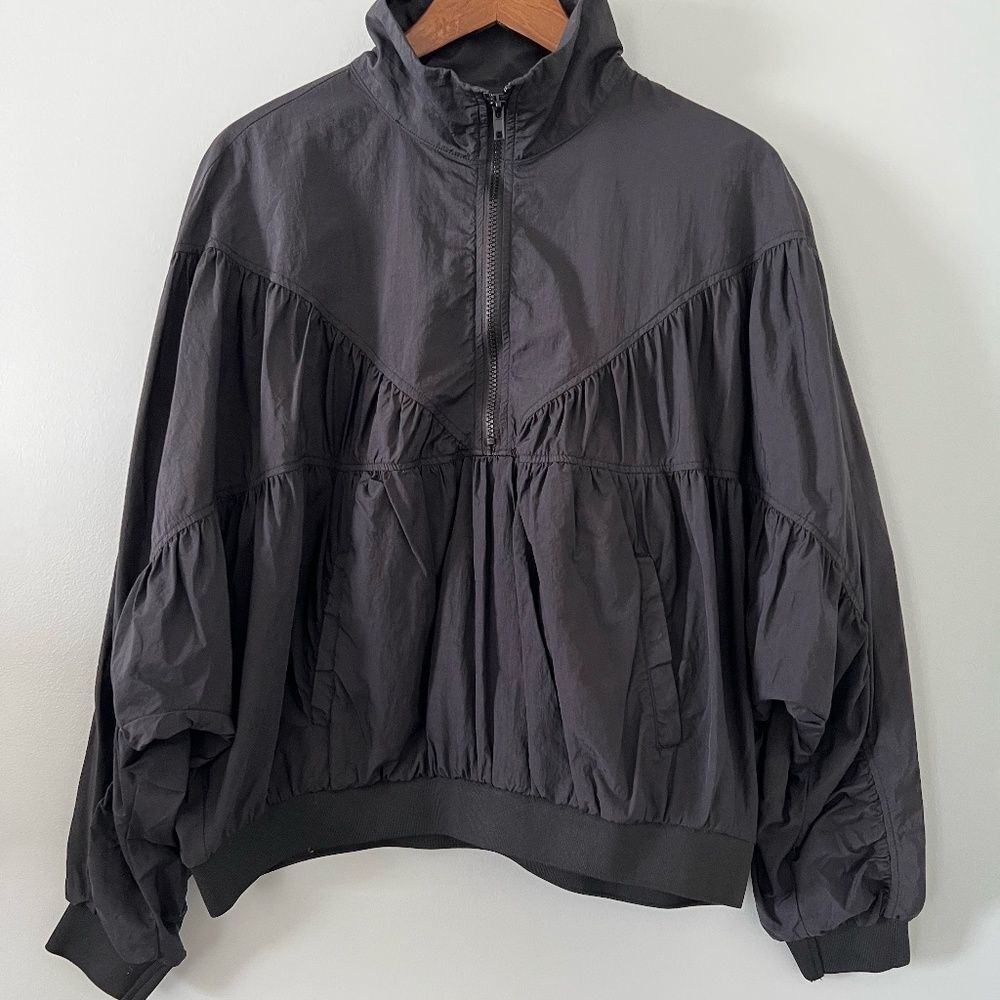 Forever 21 NWOT Black Rouched Quarter Zip Jacket Size L